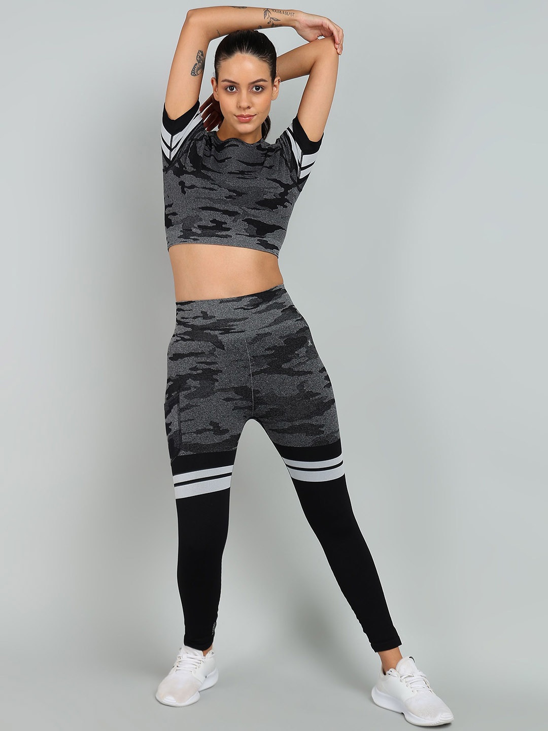 

KOBO Printed Round Neck Short Sleeves Top With Legging, Black