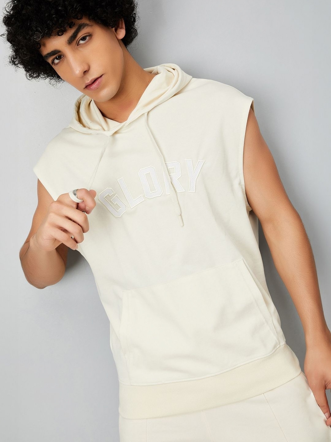 

max Men Colourblocked Hooded Cotton T-shirt, Off white