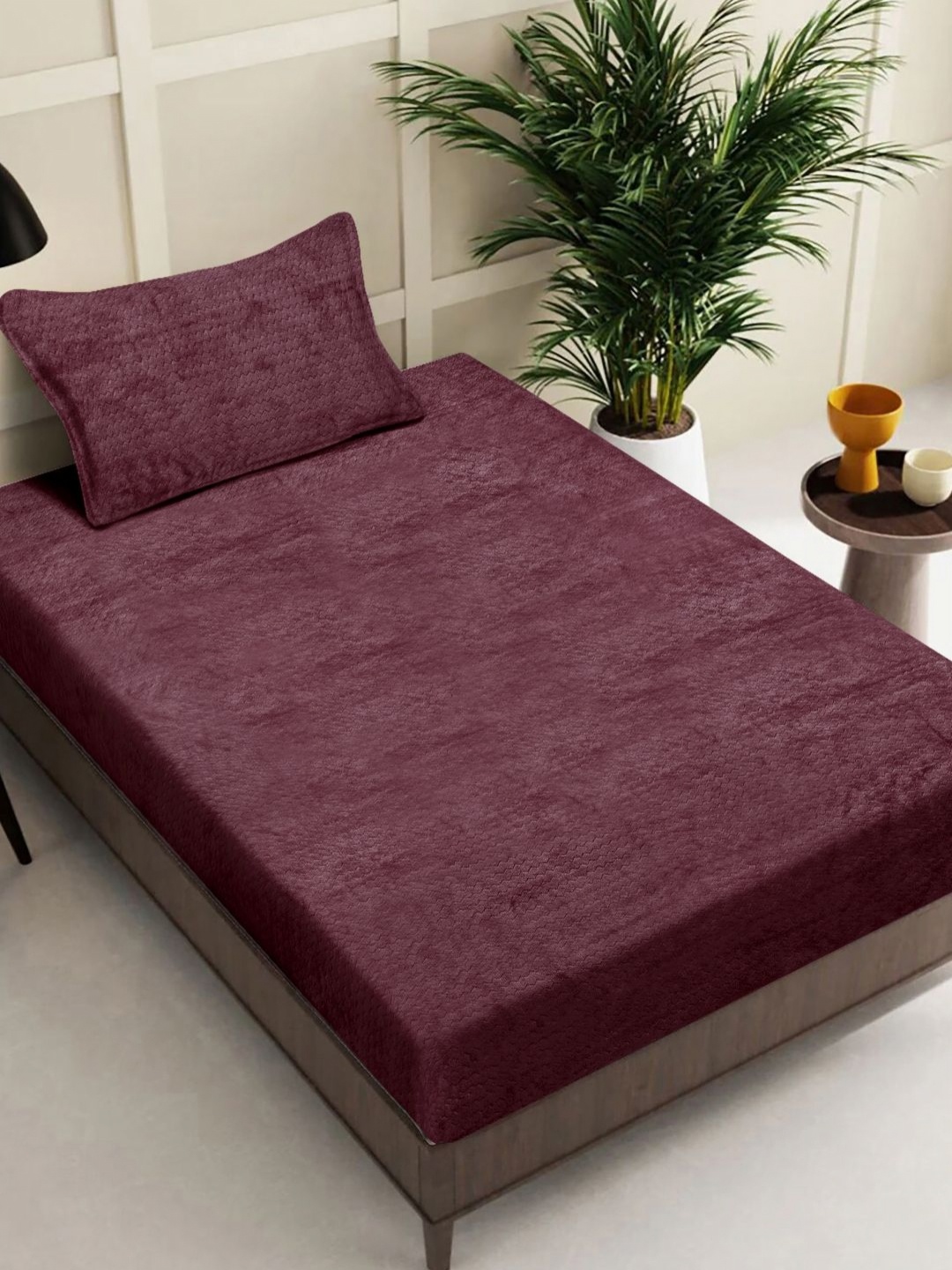 

FABINALIV Burgundy Geometric 300 TC Single Bedsheet with 1 Pillow Covers