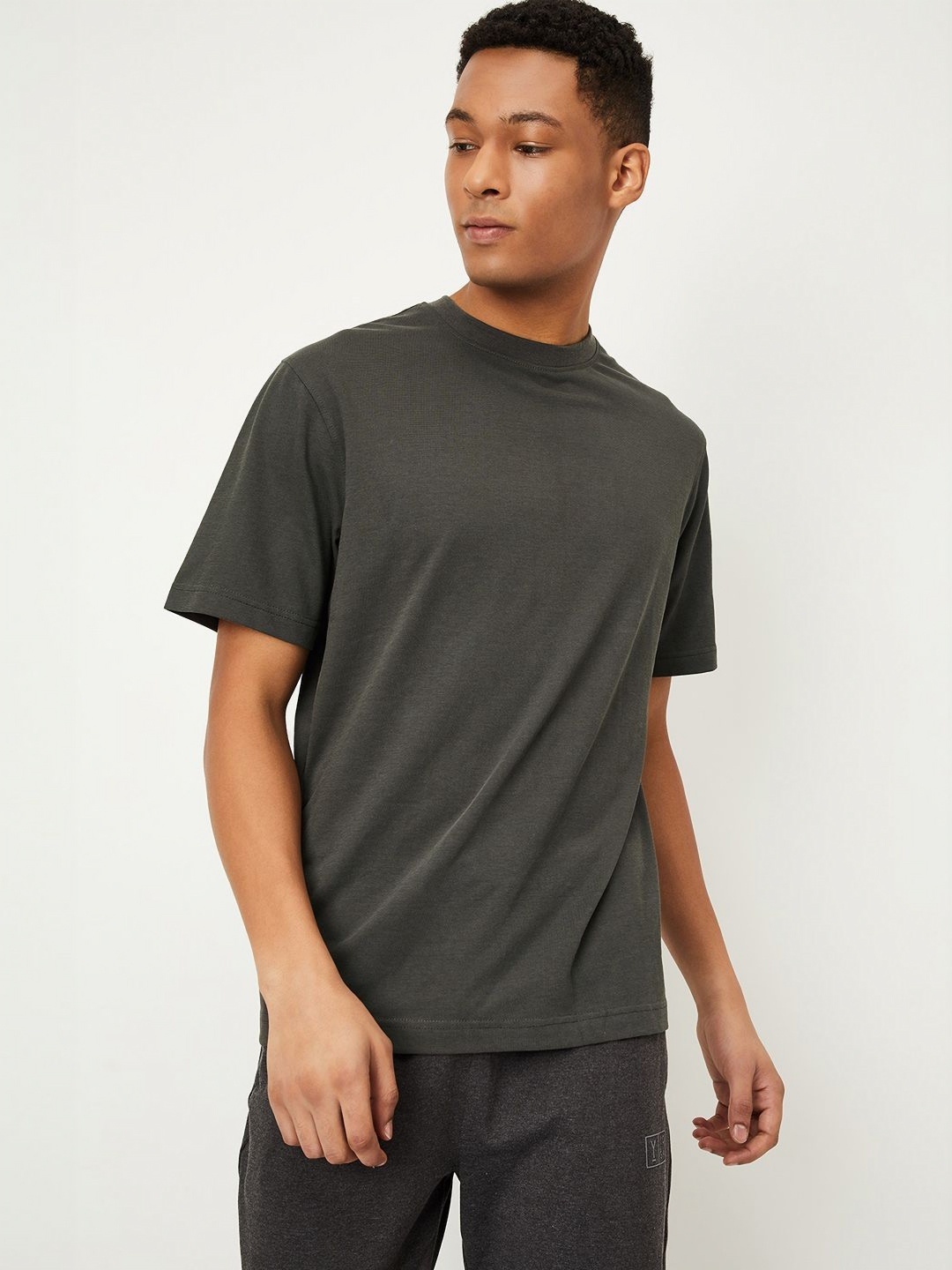 

max Men Solid Round Neck Cotton T-shirt, Grey