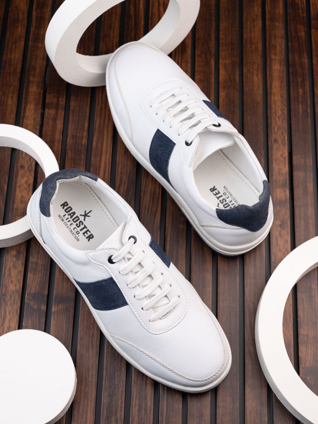 

The Roadster Lifestyle Co Men Colourblocked Lace-Ups Sneakers, White