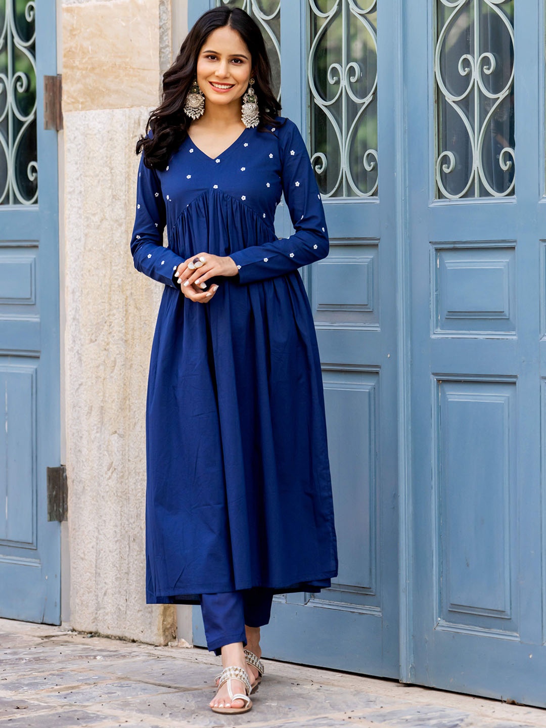

GAYRAA Floral Embroidered Empire Styled A-Line Pure Cotton Kurta With Trousers, Navy blue