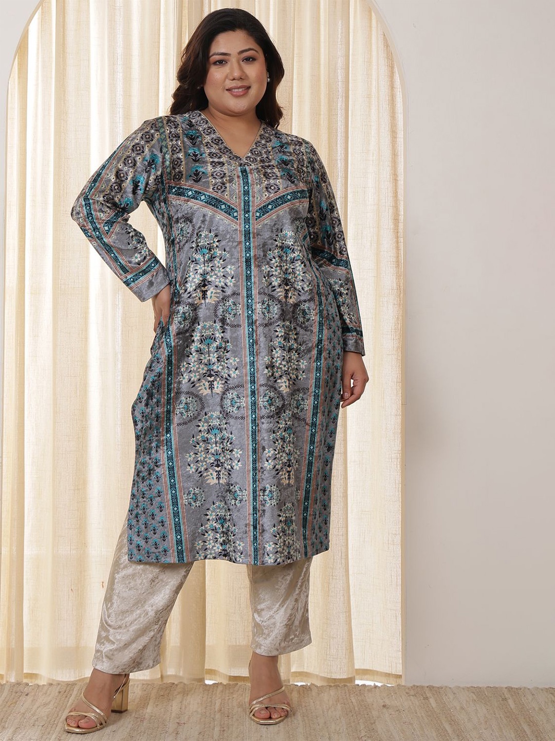 

Amydus Plus Size Ethnic Motifs Printed Velvet Kurta, Blue