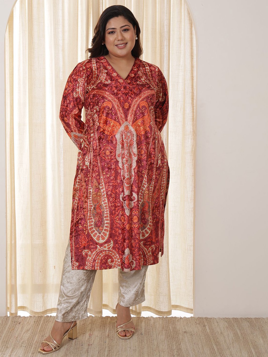 

Amydus Plus Size Paisley Printed Sequinned Velvet Kurta, Orange