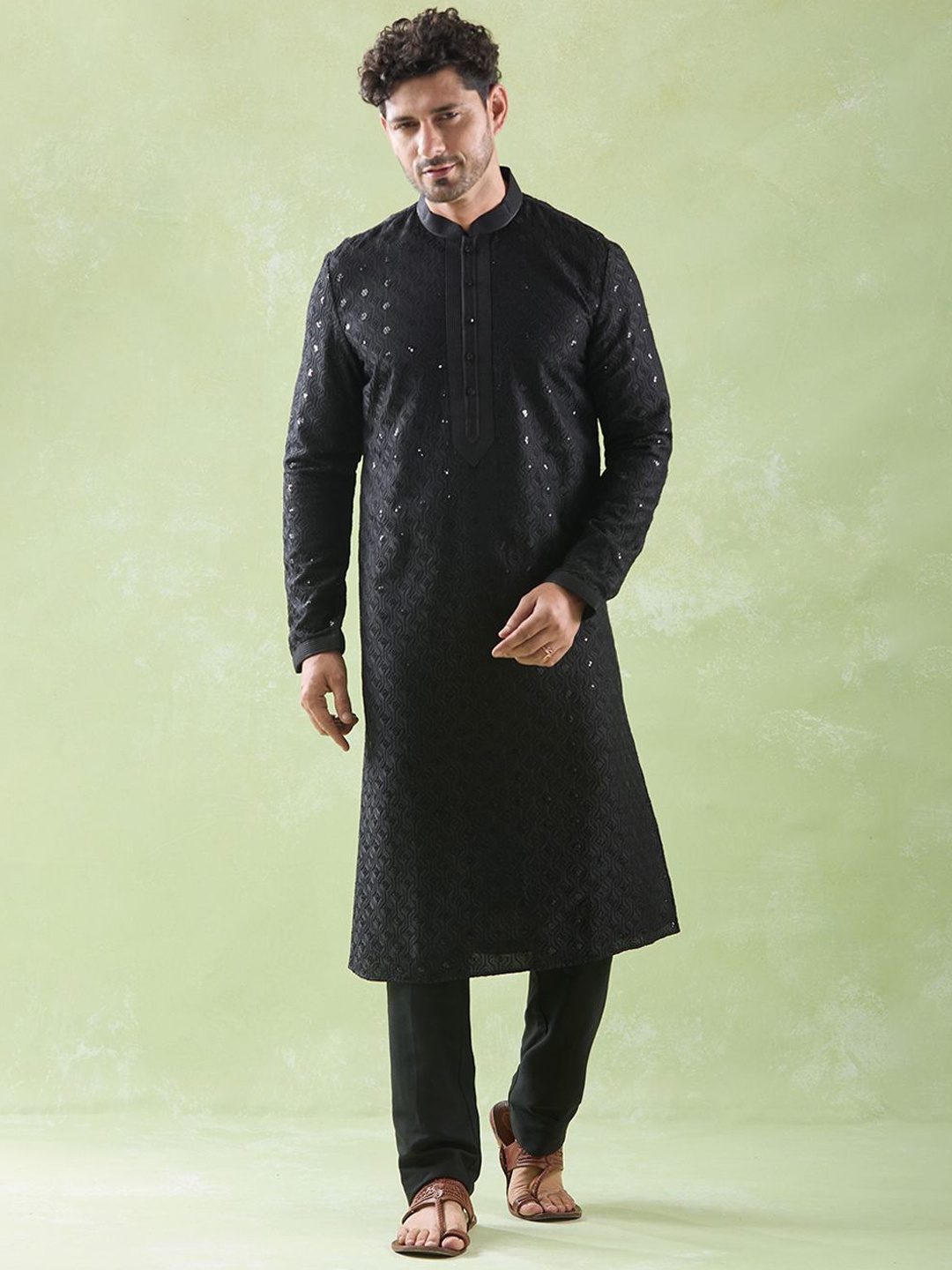 

Arihant Rai Sinha Floral Embroidered Straight Kurta with Pyjamas, Black