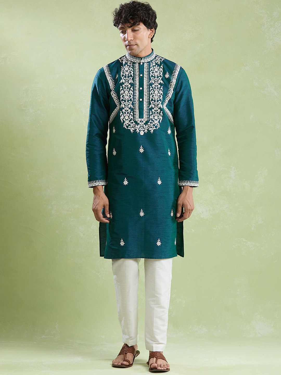 

Arihant Rai Sinha Floral Embroidered Raw Silk Straight Kurta With Trousers, Green