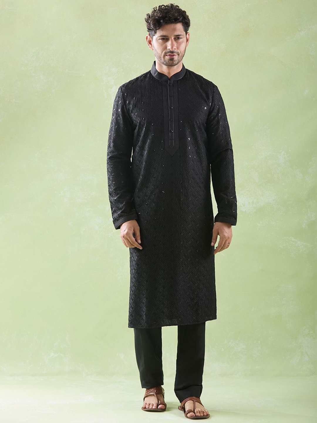 

Arihant Rai Sinha Floral Embroidered Sequinned Straight Kurta With Churidar, Black