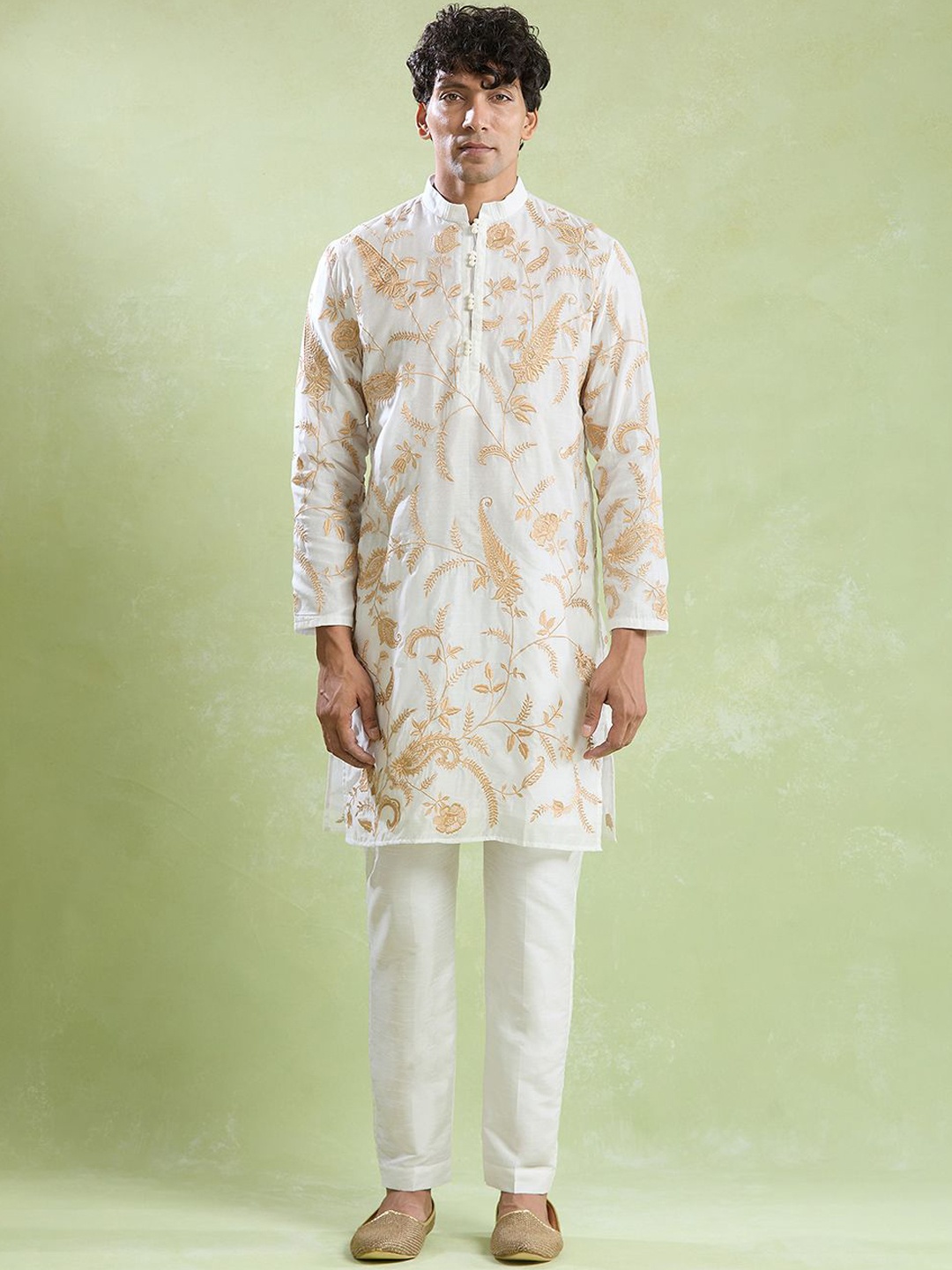 

Arihant Rai Sinha Floral Embroidered Mandarin Collar Straight Kurta with Pyjamas, White