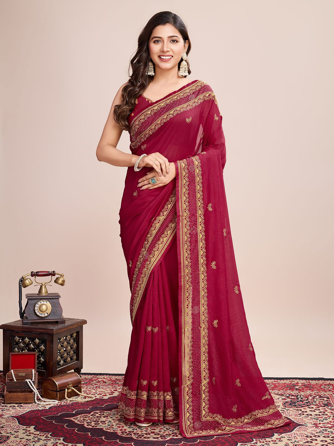 

Nimidiya Floral Beads and Stones Silk Blend Saree, Burgundy