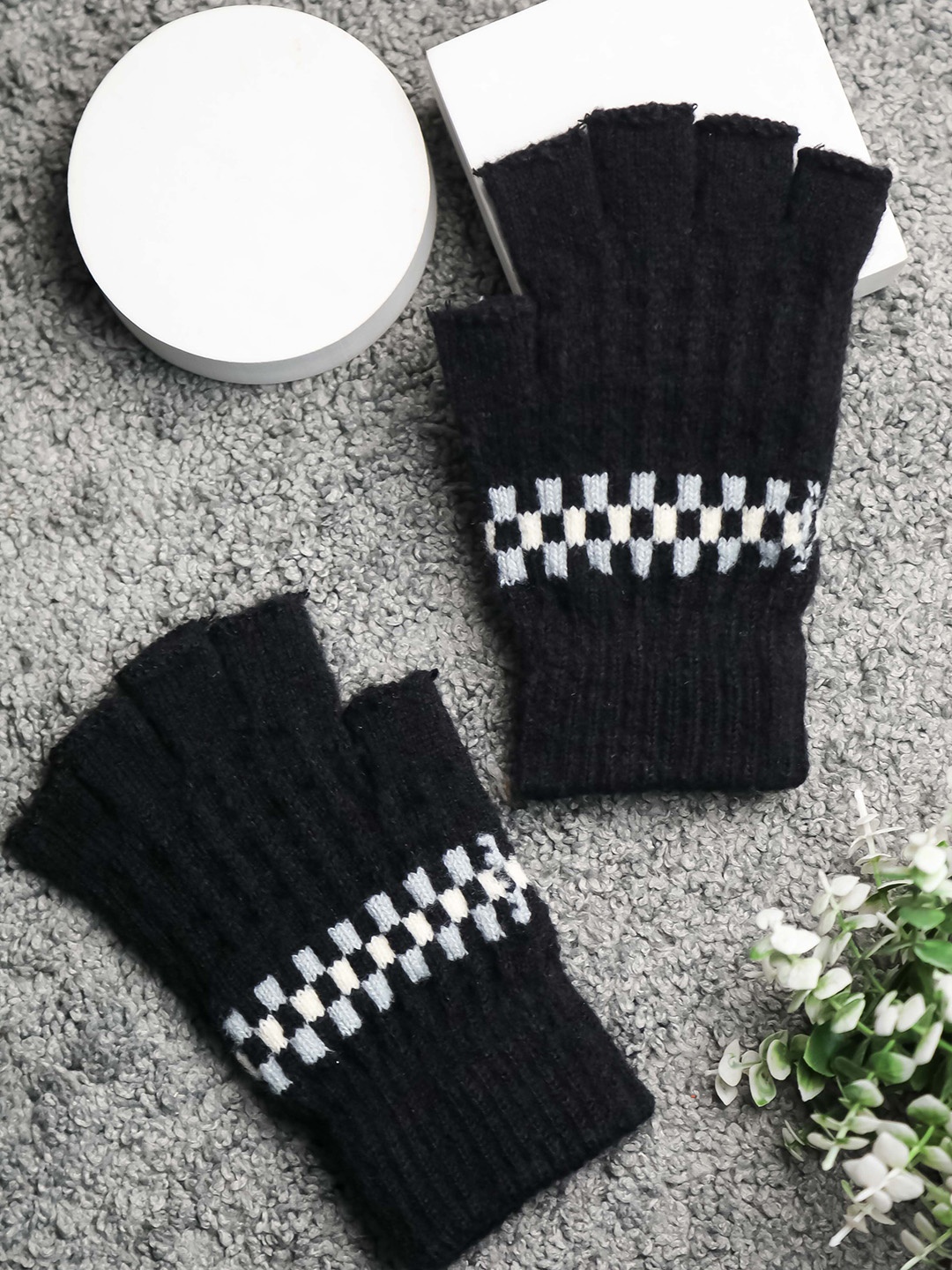 

Brauch Men Patterned Winter Gloves, Black