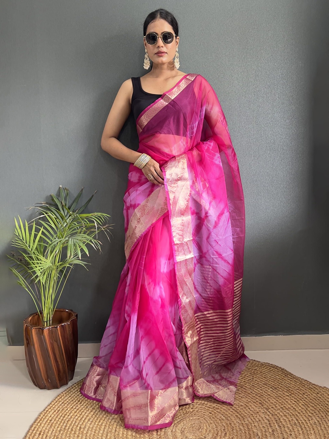 

Mitera Tie and Dye Zari Organza Leheriya Saree, Pink