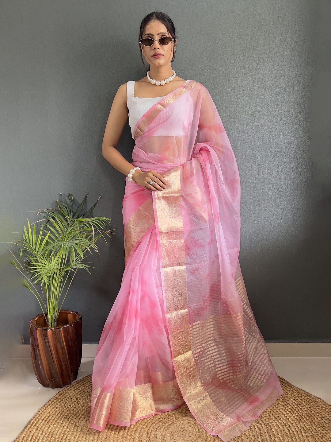 

Mitera Zari Organza Kanjeevaram Saree, Pink