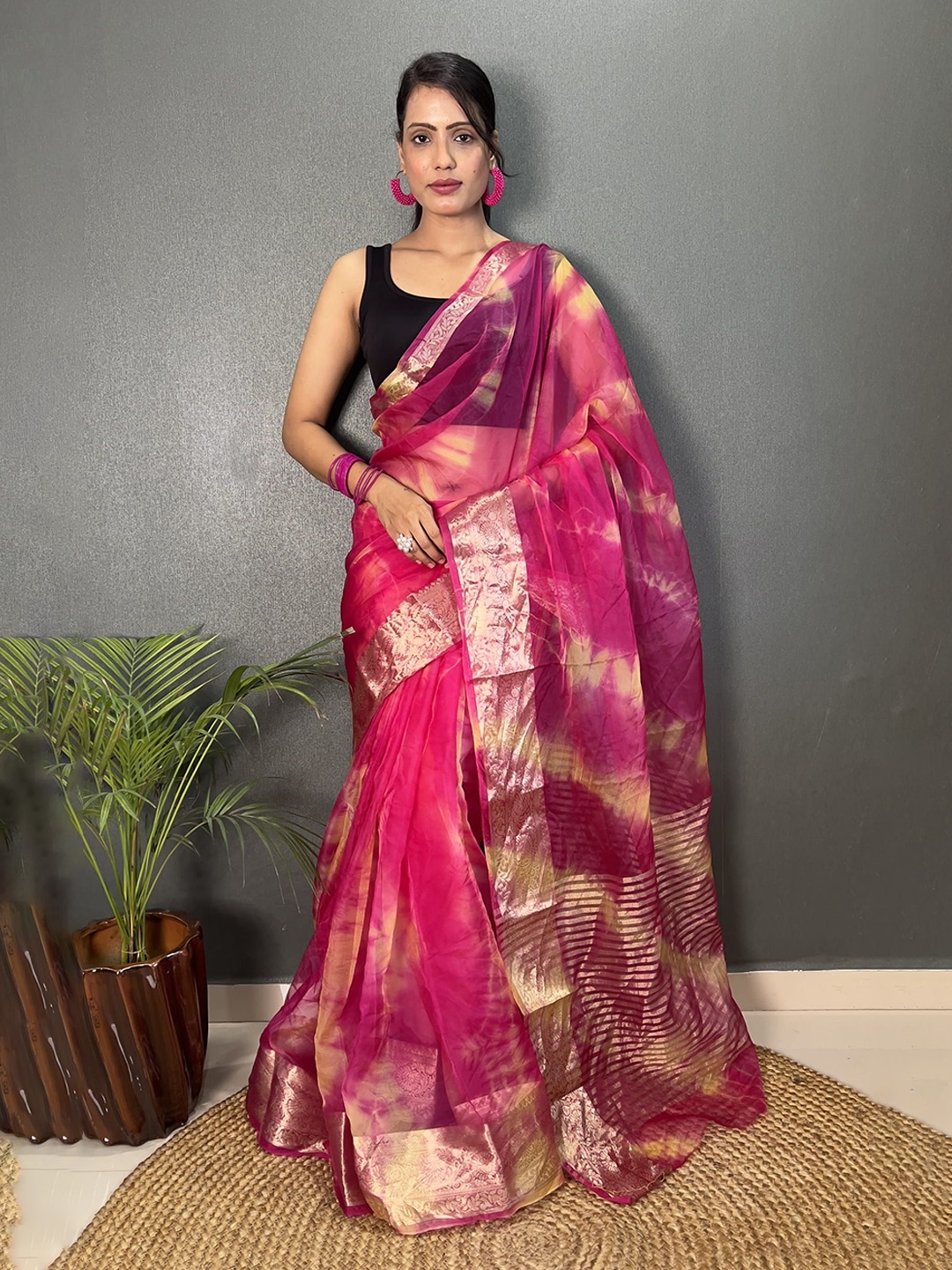 

Mitera Tie and Dye Zari Organza Leheriya Saree, Pink