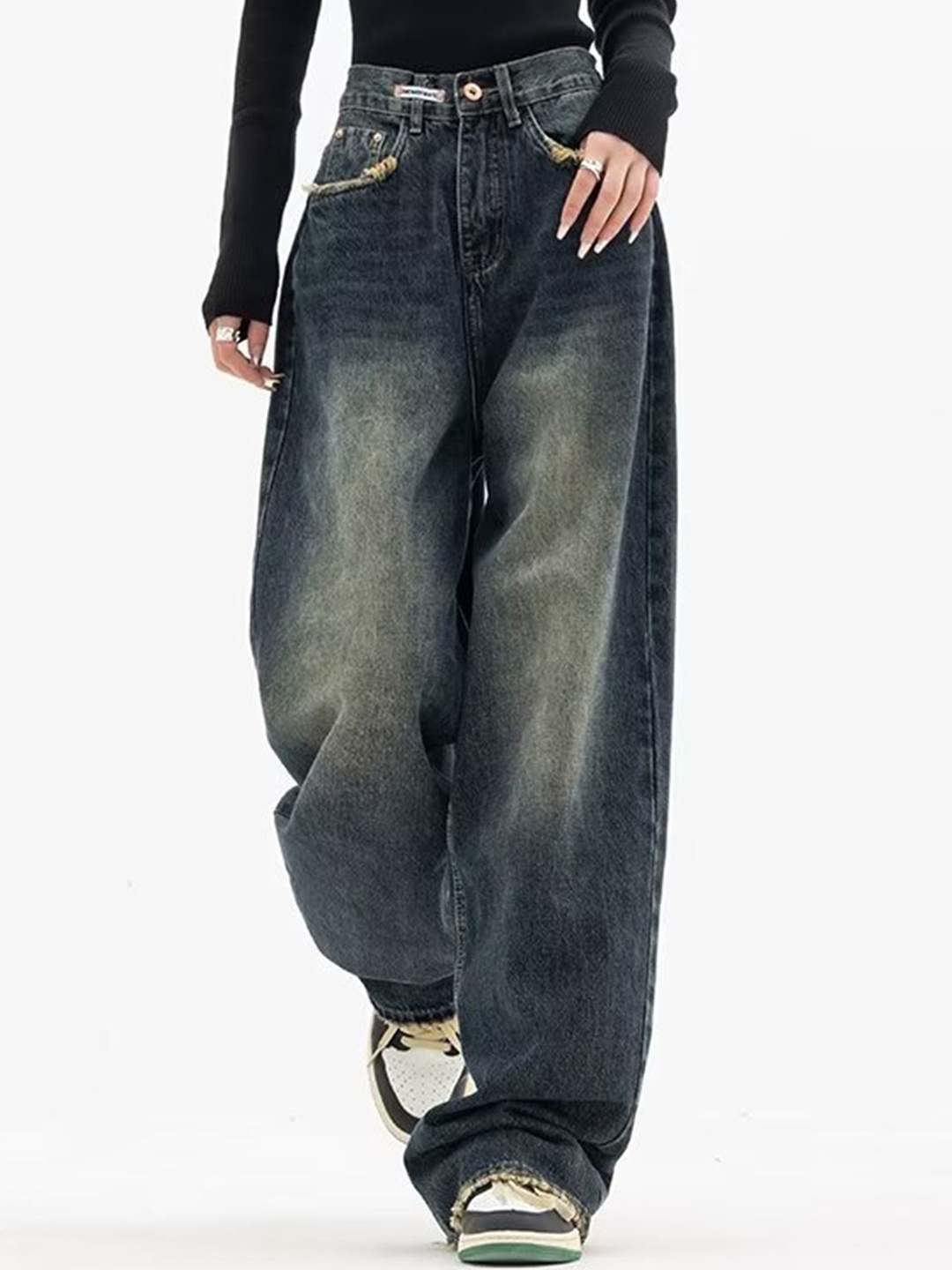 

LULU & SKY Women Straight Fit Mid-Rise Heavy Fade Jeans, Navy blue