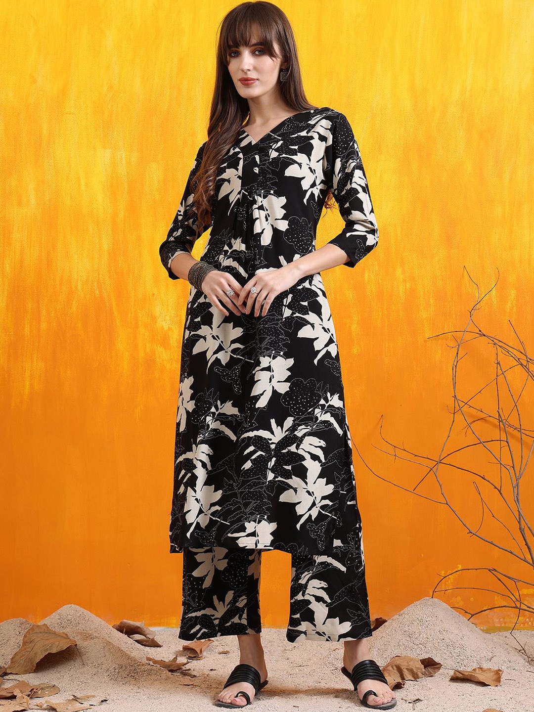 

KALINI Floral Printed Straight Kurta with Palazzos, Black