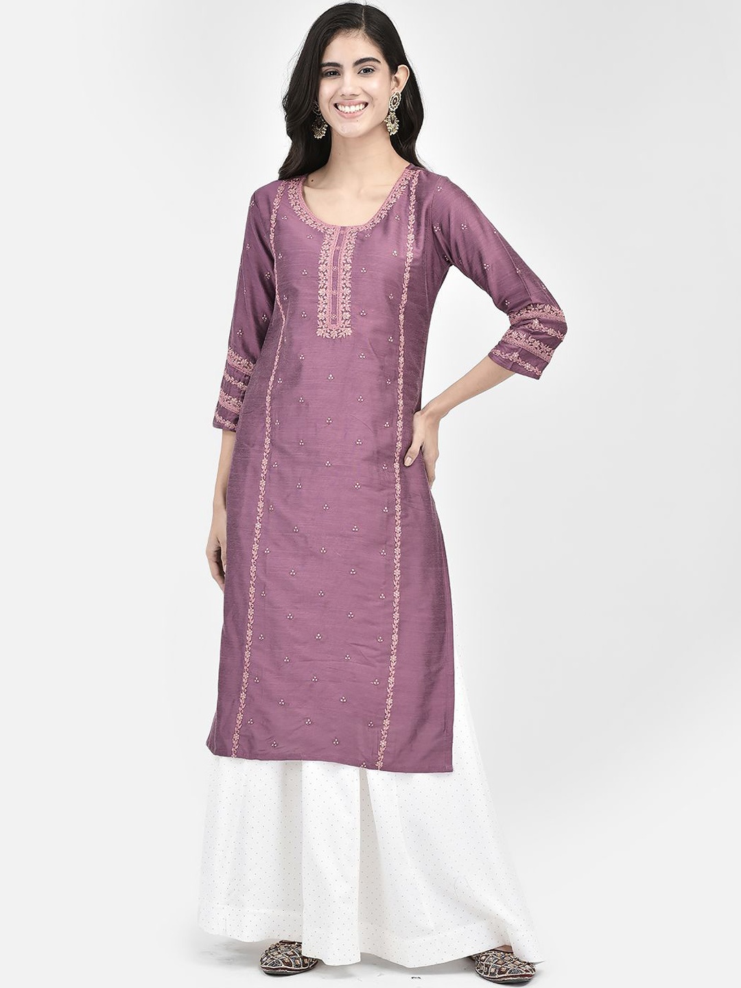 

Span Floral Embroidered Round Neck Three-Quarter Sleeves Panelled Straight Kurta, Purple