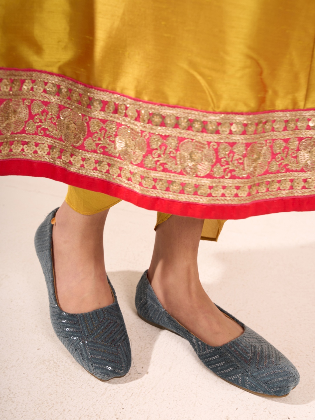 

FAUSTO Women Woven Design Mojaris, Blue