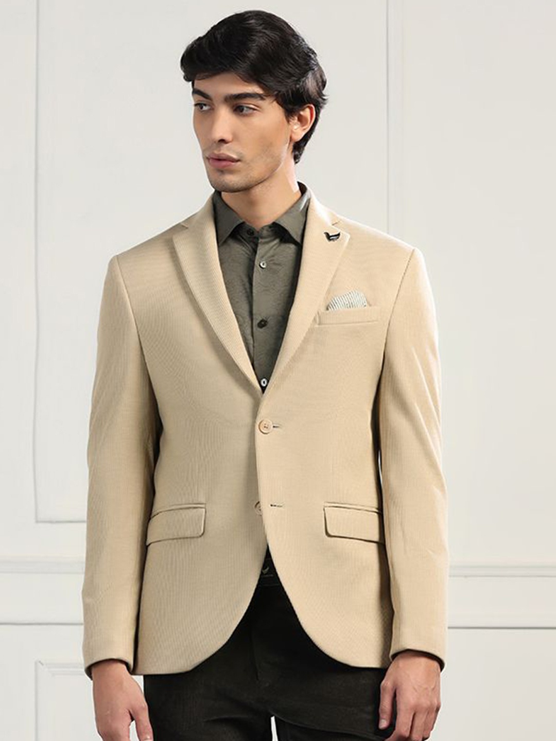 

Blackberrys Notched Lapel Slim-Fit Single Breasted Blazer, Beige