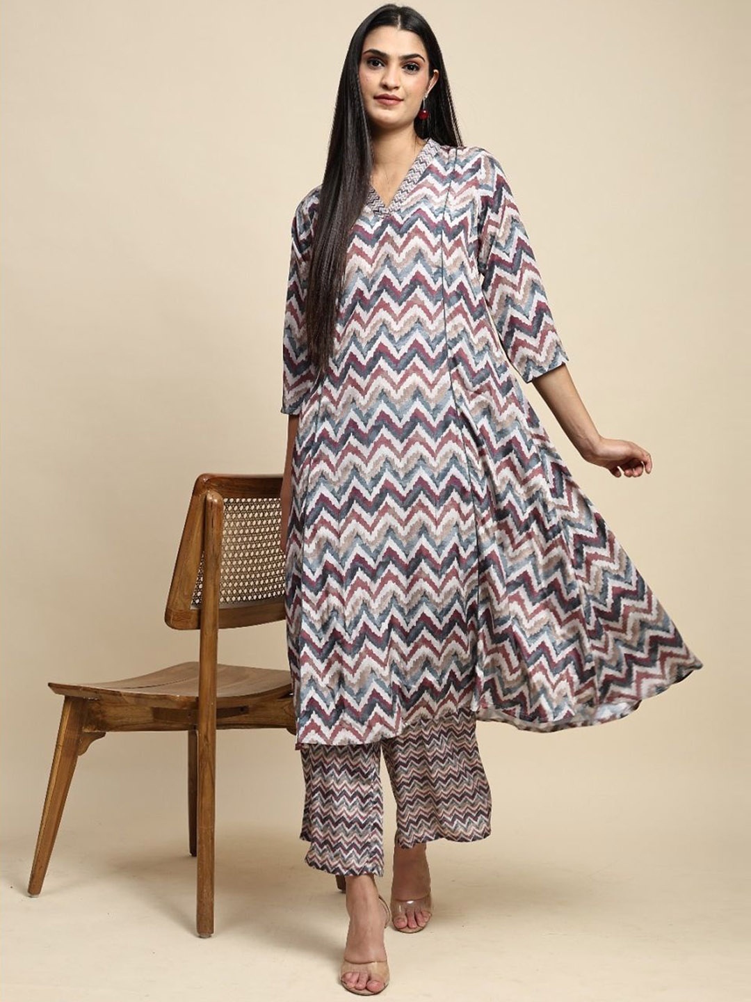 

TOOCHKI Chevron Printed V-Neck Three-Quarter Sleeves Regular Kurta With Palazzo, Maroon