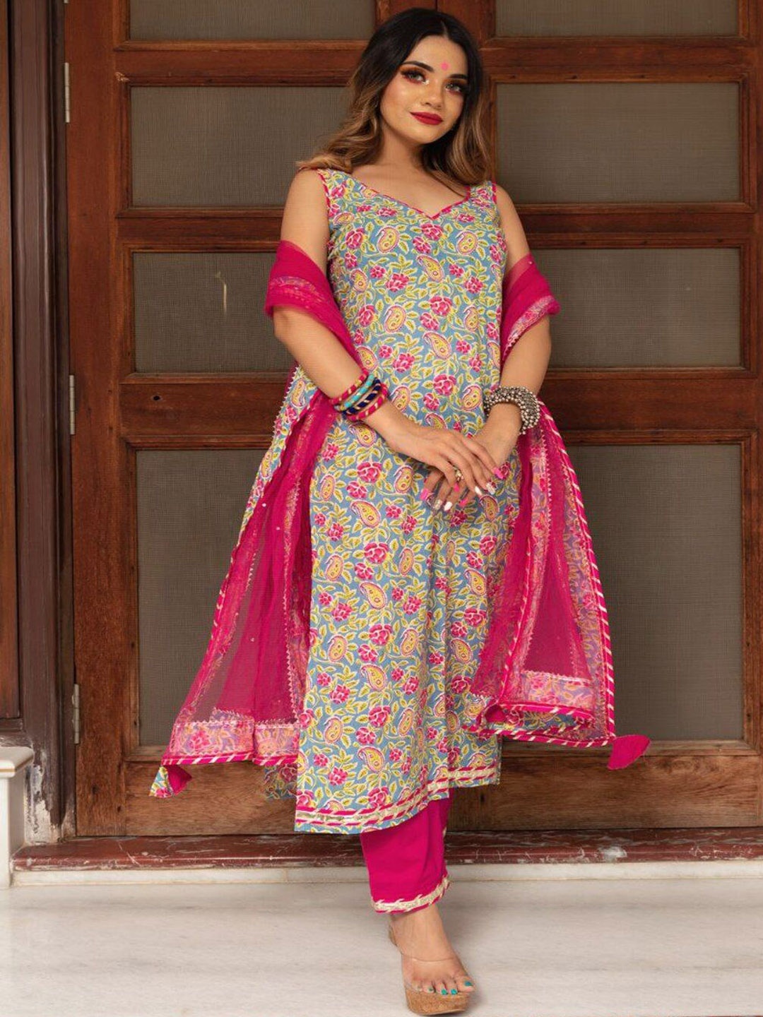 

Modestouze Attires V-Neck Floral Printed Gotta Patti Kurta With Trousers & Dupatta, Pink