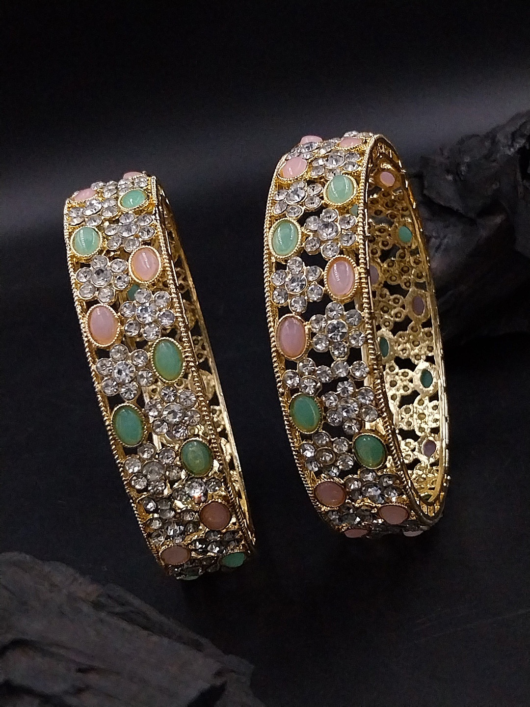 

AARNAA Set Of 2 Gold Plated Kundan & Cubic Zircon Studded Chuda Bangles