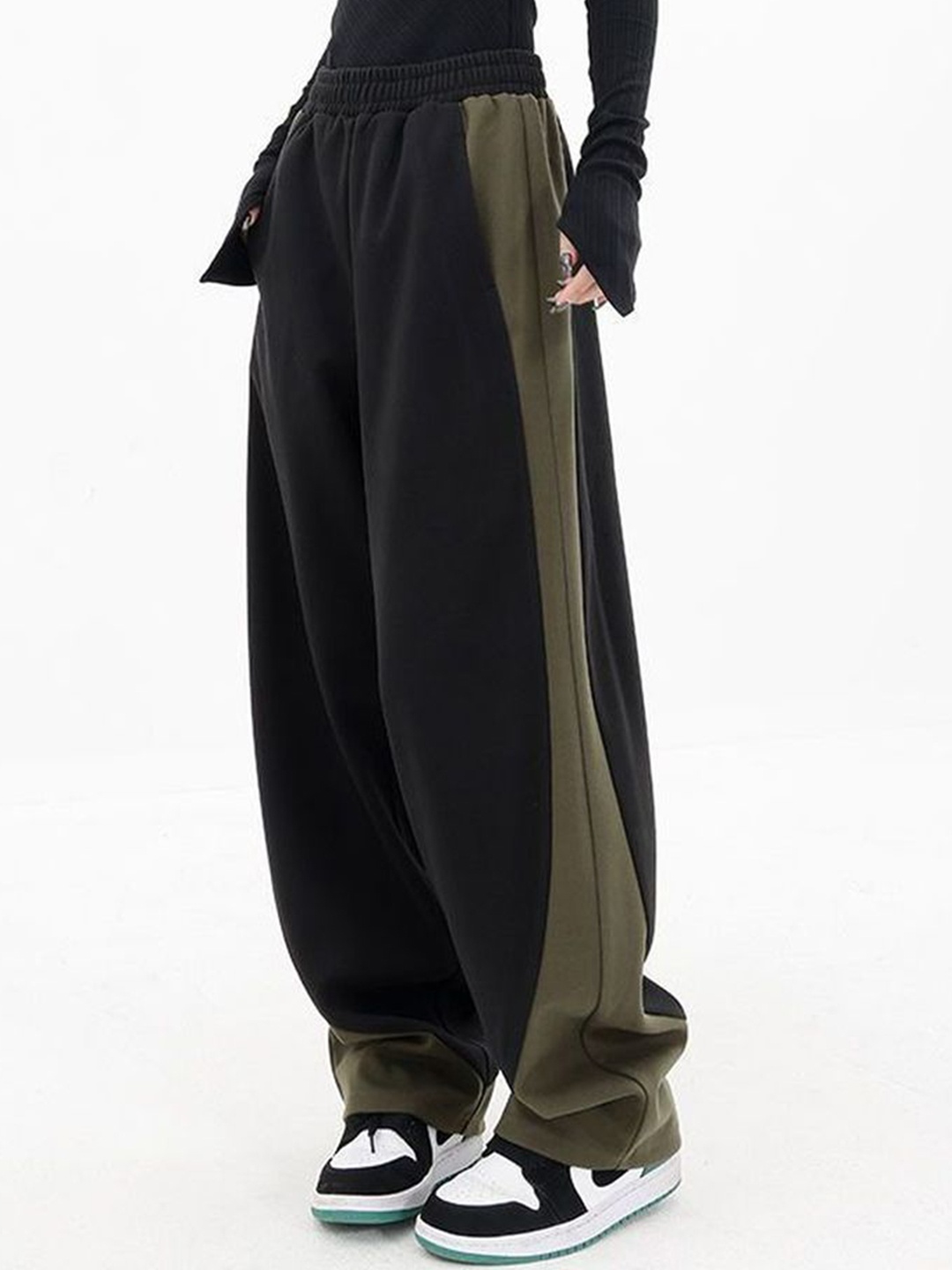 

LULU & SKY Women Loose Fit High-Rise Trousers, Green