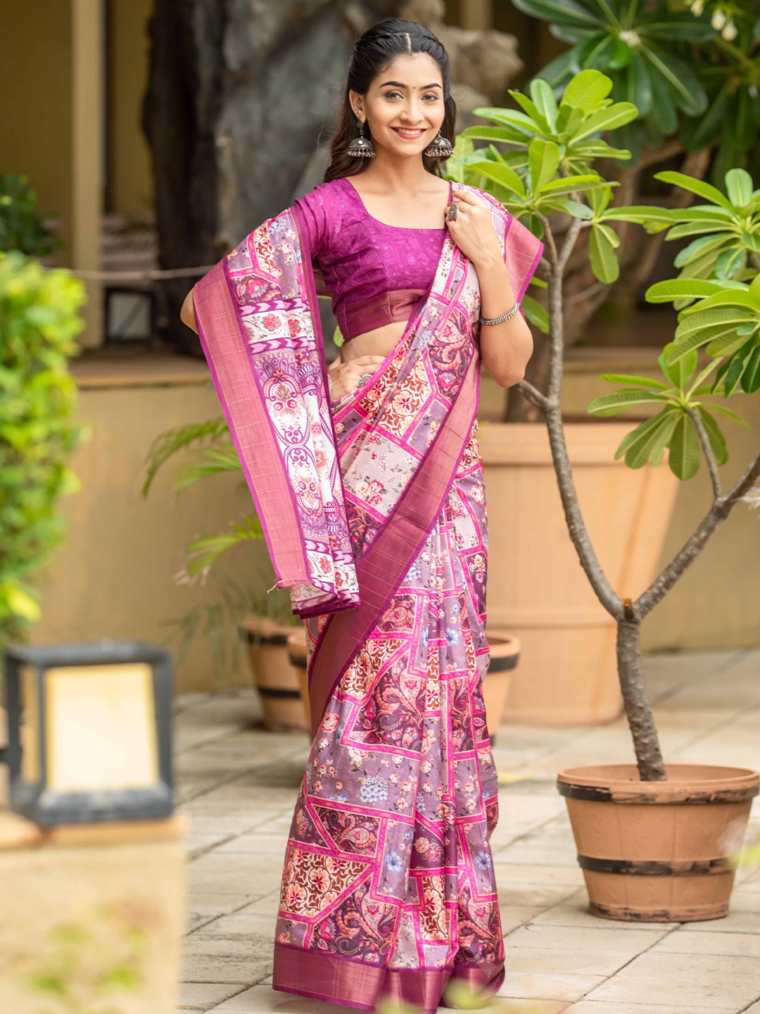 

KIMISHA Floral Handloom Saree, Purple