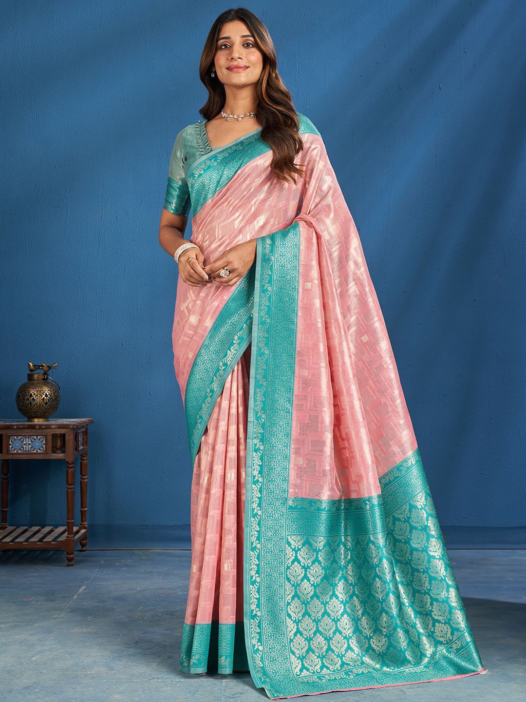 

SARHA Woven Design Zari Tissue Saree, Pink