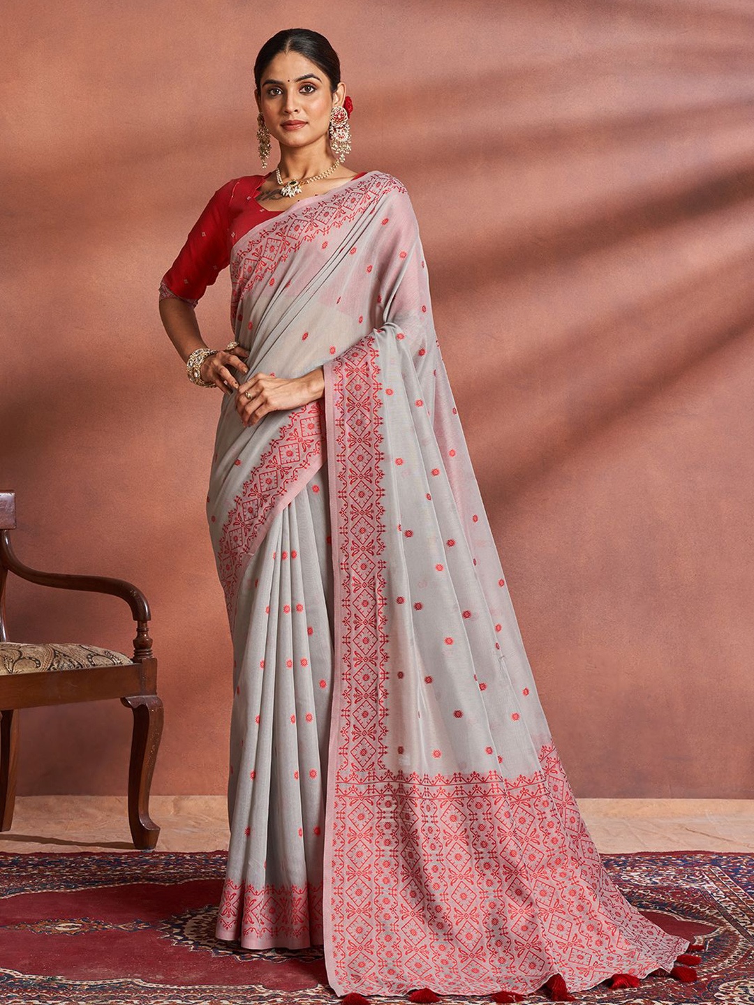 

SARHA Floral Woven Design Pure Cotton Saree, Grey