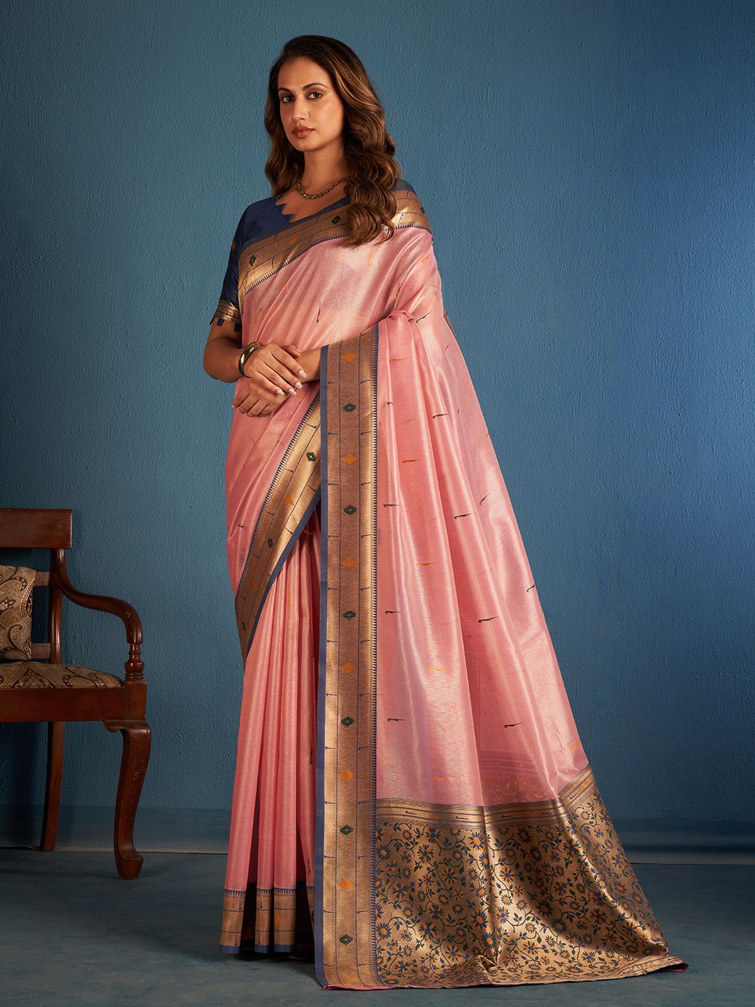 

SARHA Woven Design Zari Tissue Saree, Pink