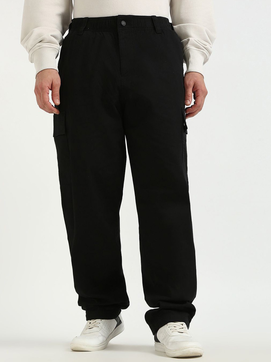 

Calvin Klein Jeans Men Cotton Straight Fit Cargos Trousers, Black
