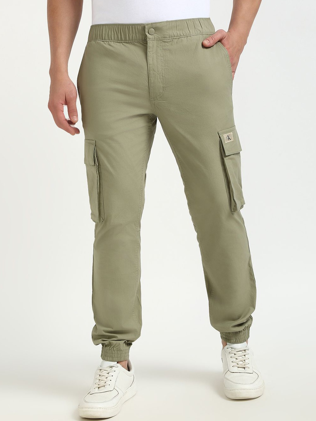 

Calvin Klein Jeans Men Cotton Skinny Fit Cargos Trousers, Green
