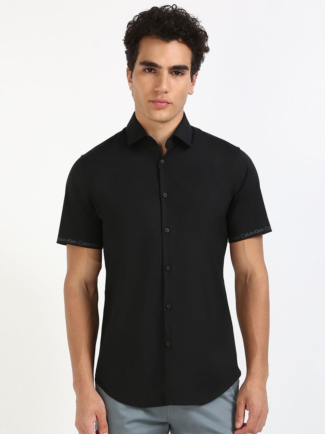 

Calvin Klein Jeans Men Spread Collar Solid Cotton Casual Shirt, Black