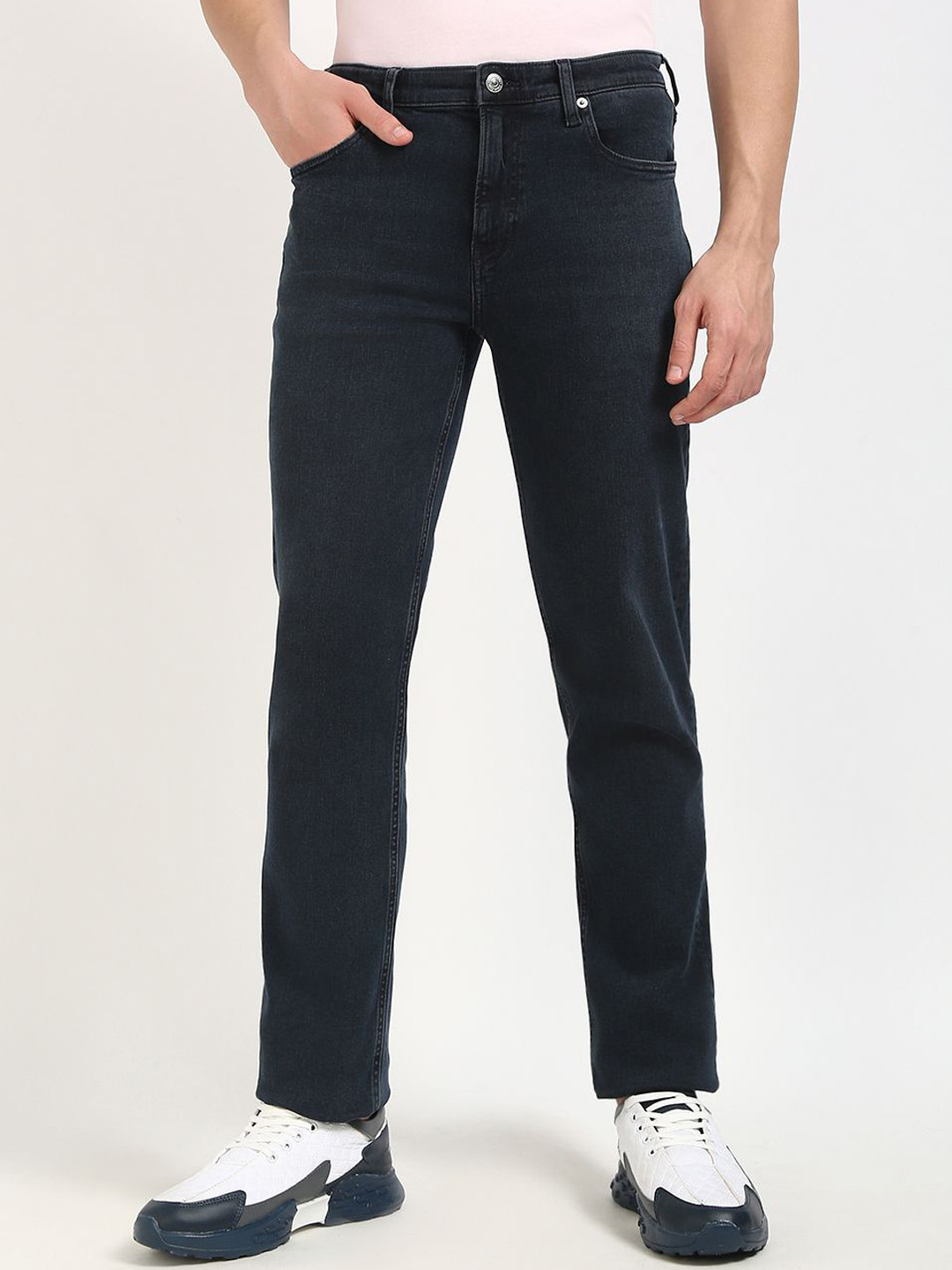 

Calvin Klein Jeans Men Mid-Rise Low Distress Stretchable Jeans, Blue