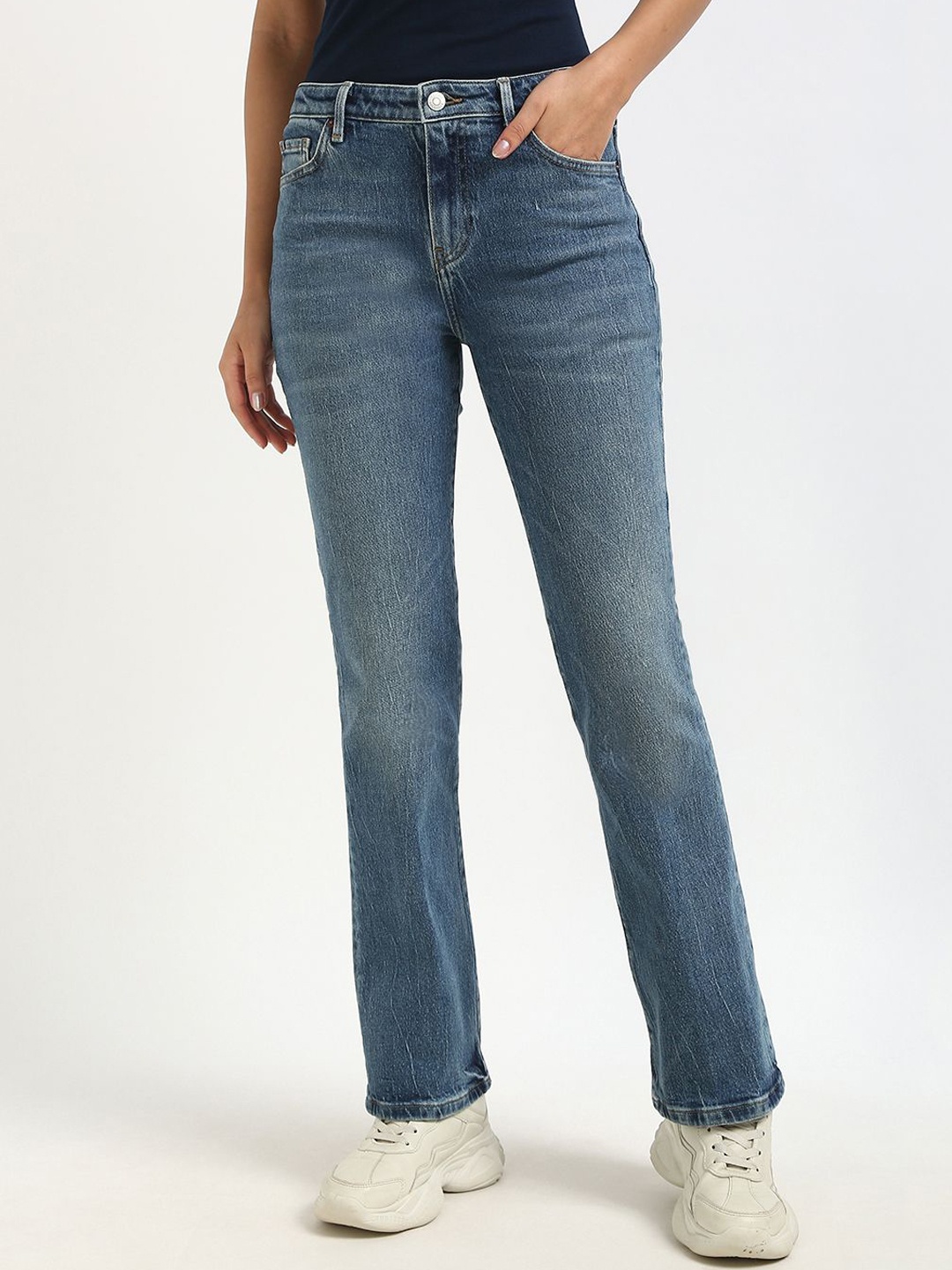

Tommy Hilfiger Women Cotton Low Distress Light Fade Jeans, Blue