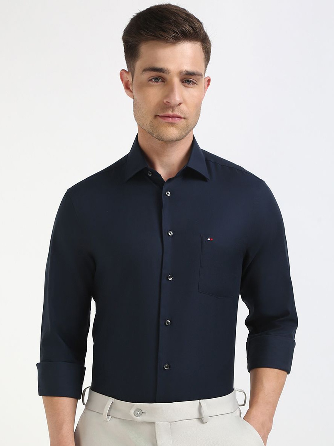 

Tommy Hilfiger Men Spread Collar Solid Cotton Slim Fit Formal Shirt, Navy blue