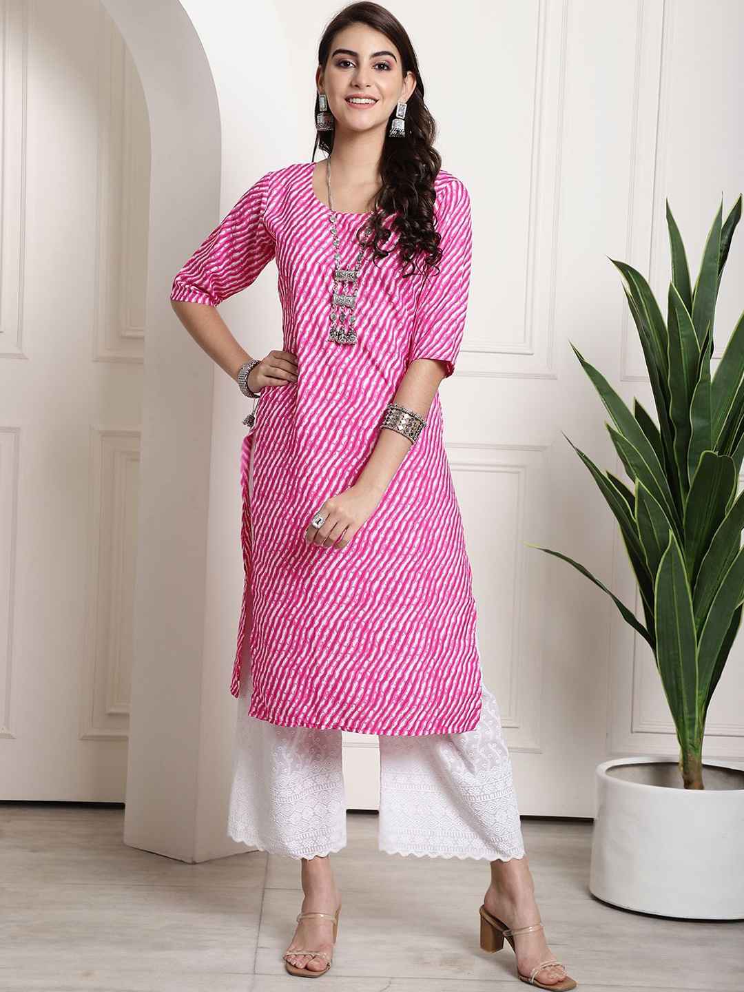 

7Threads Leheriya Printed Round Neck Crepe Straight Kurta, Pink