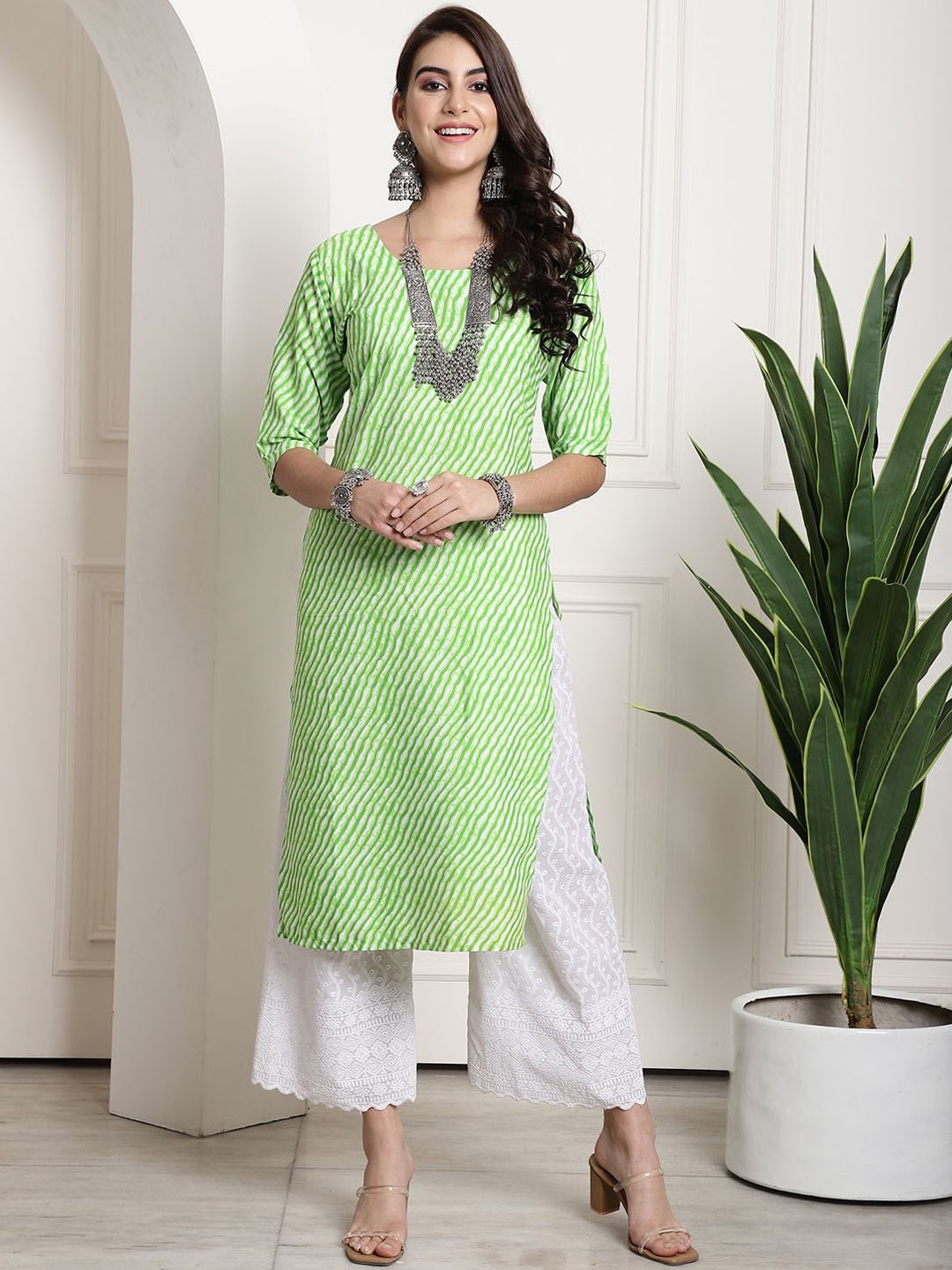 

7Threads Leheriya Printed Round Neck Regular Sleeves Machine Weave Straight Kurta, Green