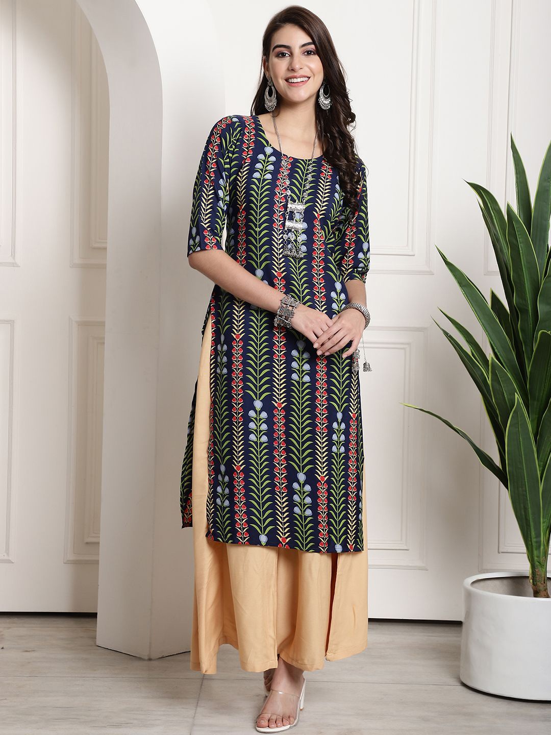 

7Threads Floral Printed Crepe Straight Kurta, Navy blue