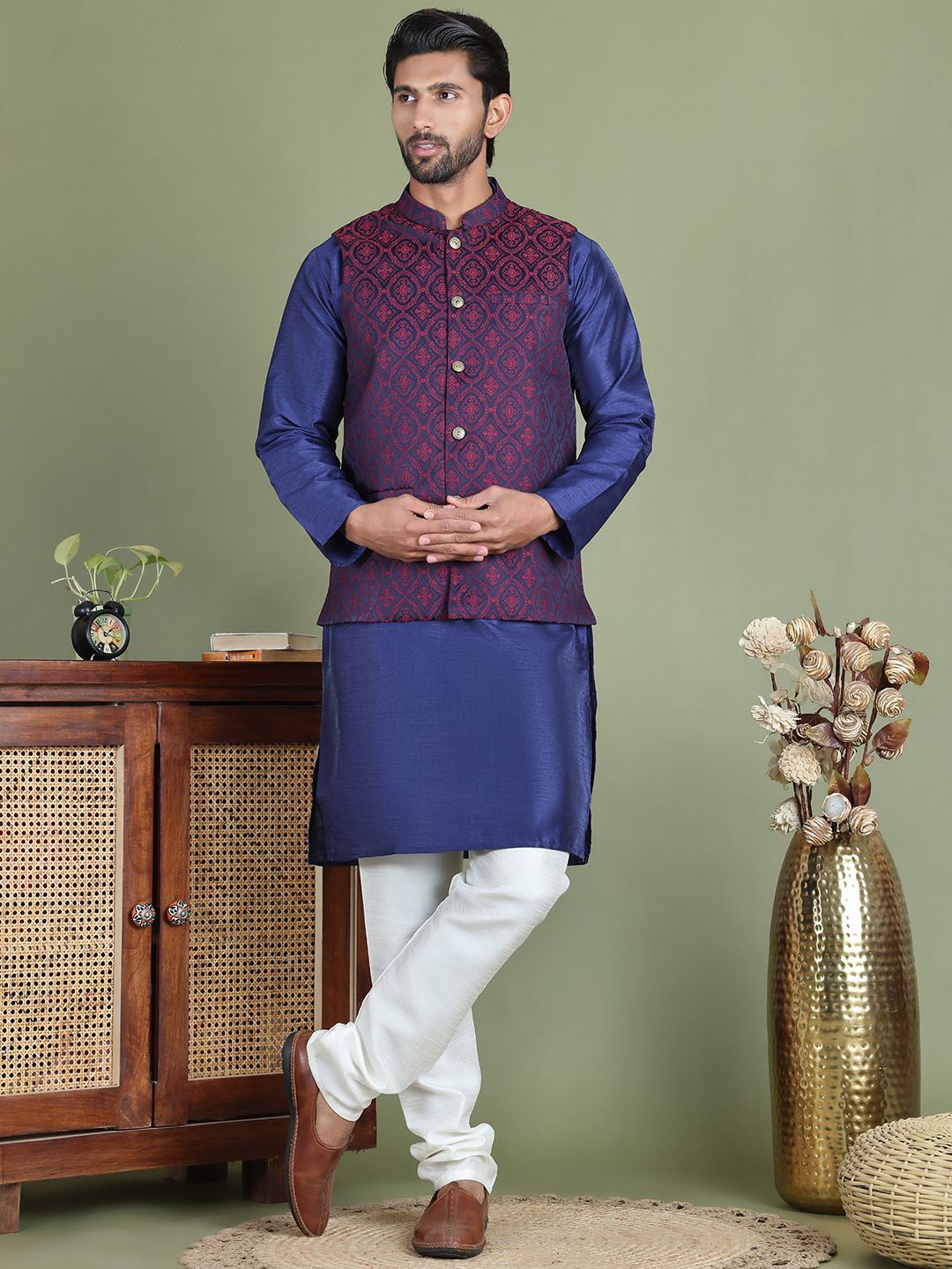

Jompers Mandarin Collar Straight Kurta With Churidar, Navy blue