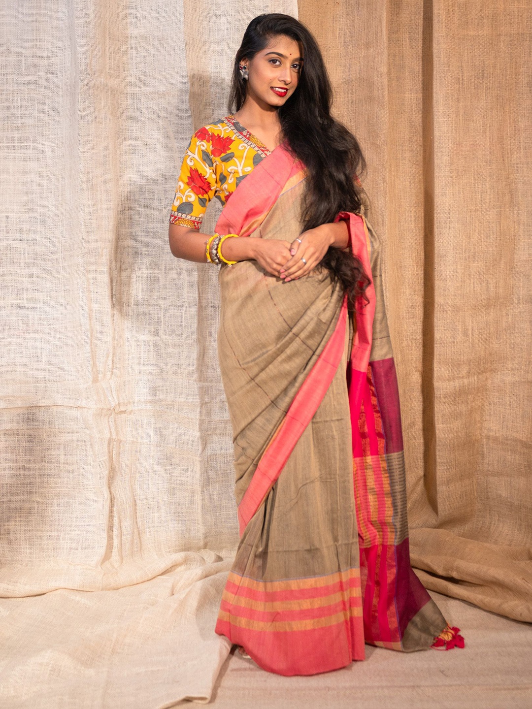 

Uttariya Woven Design Saree, Beige