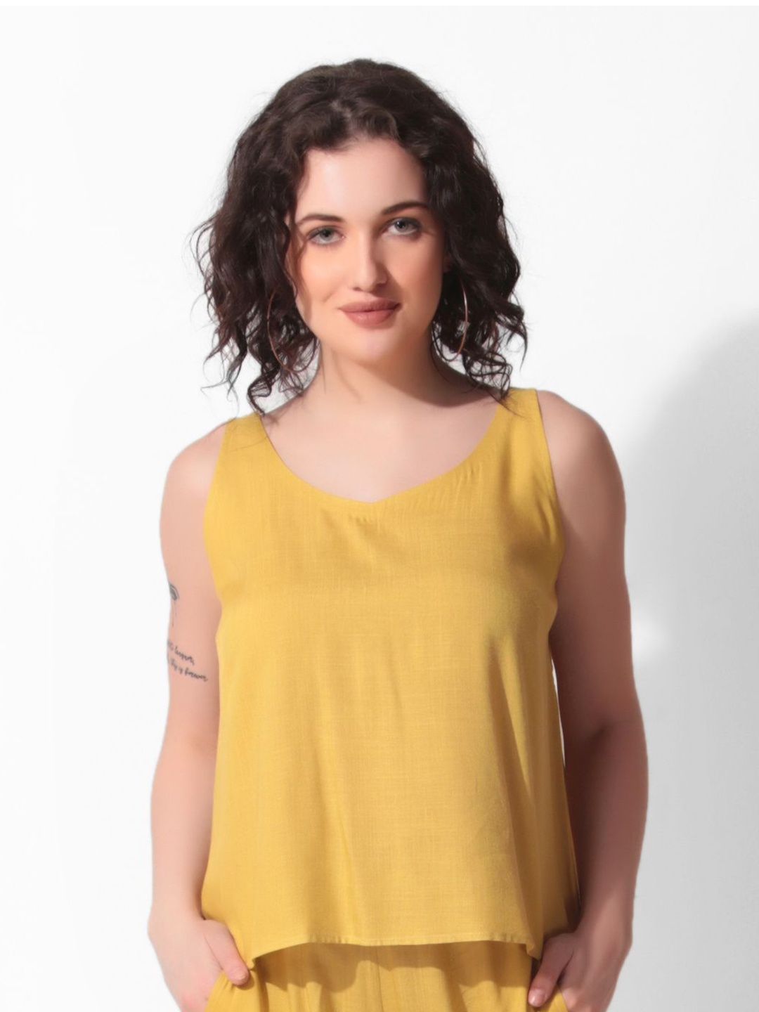 

Seryeon Women Round Neck Tank Crop Top, Mustard