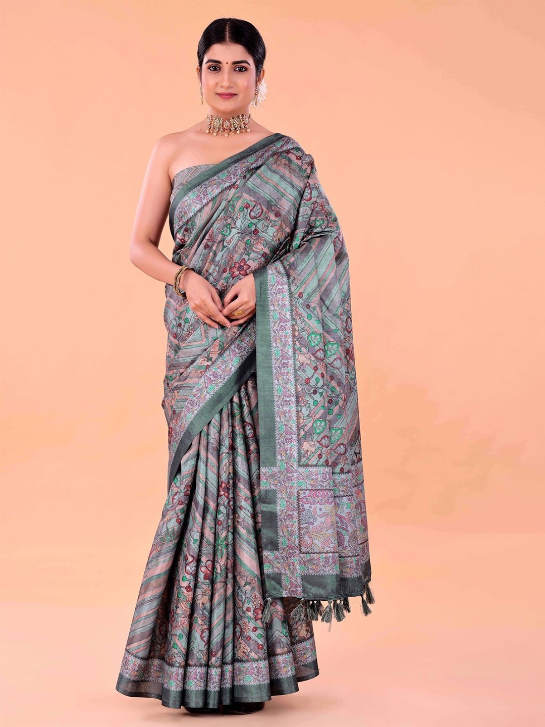 

NAAREE COLLECTION Floral Printed Saree, Green