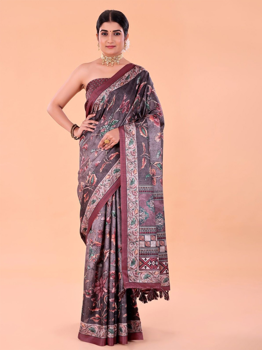 

NAAREE COLLECTION Floral Printed Saree, Maroon