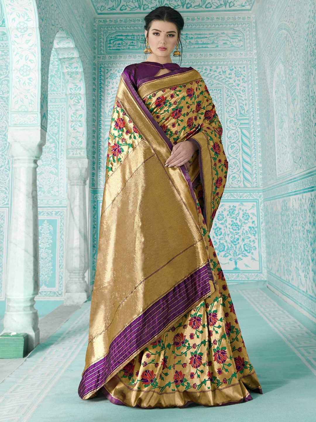 

TRENDOYE Woven Design Zari Art Silk Paithani Saree, Green