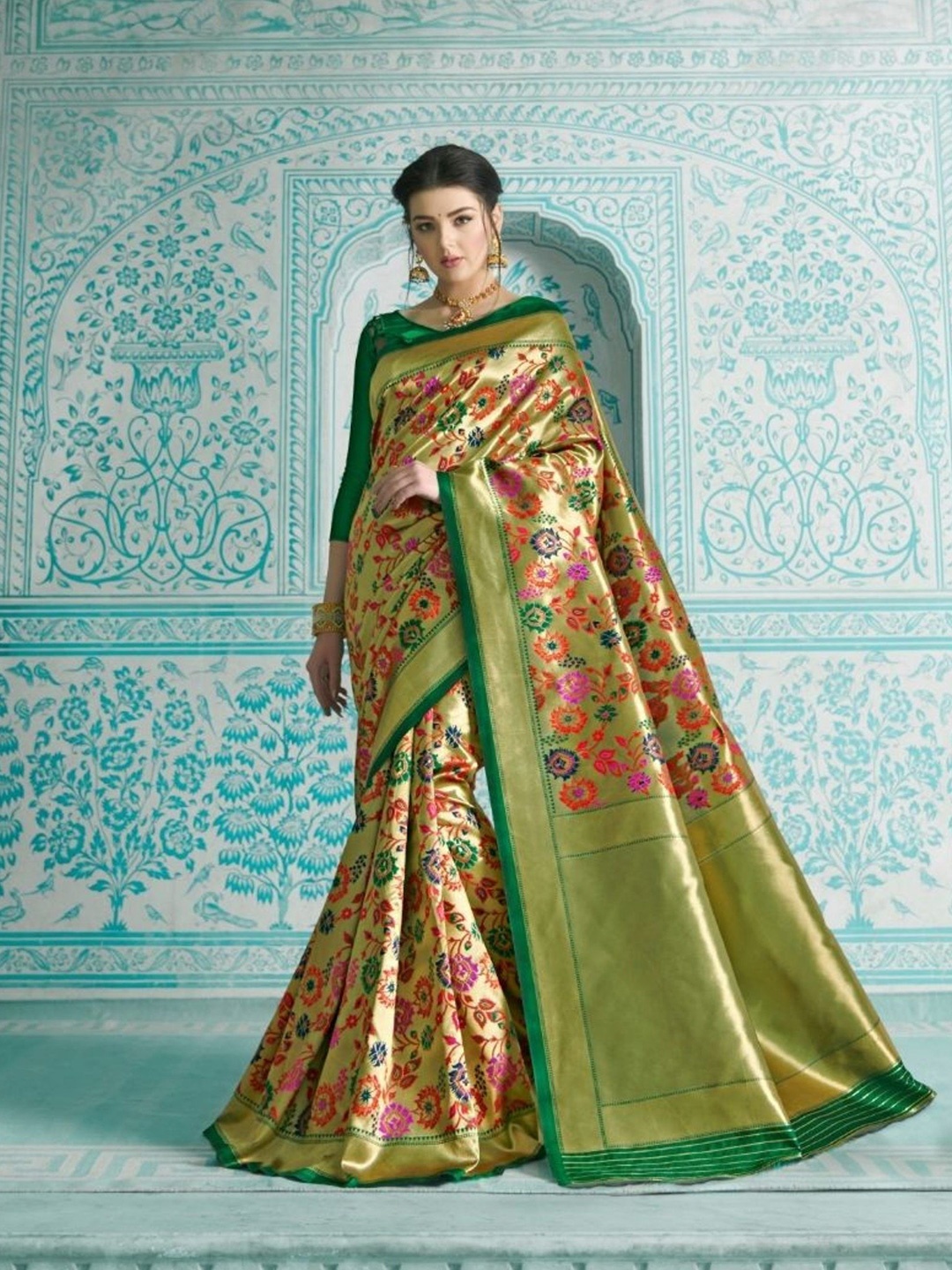 

TRENDOYE Woven Design Zari Paithani Saree, Gold