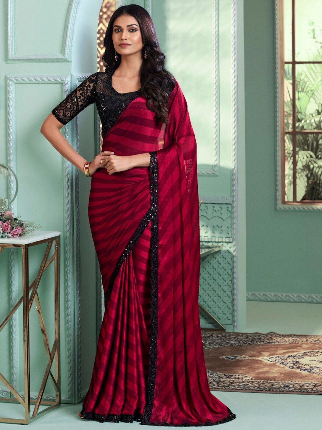 

TRENDOYE Striped Embroidered Saree, Red