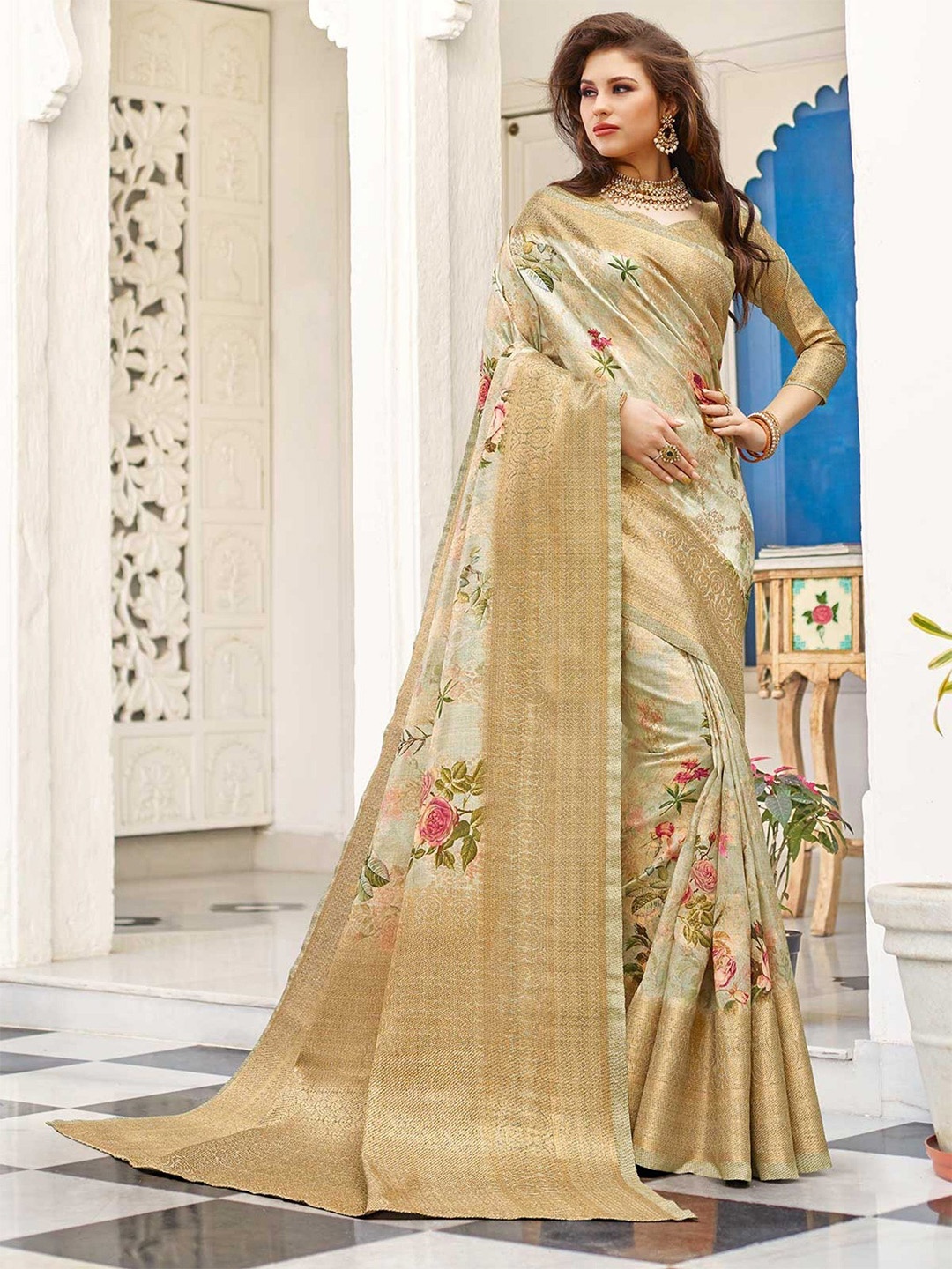 

TRENDOYE Woven Design Zari Saree, Gold