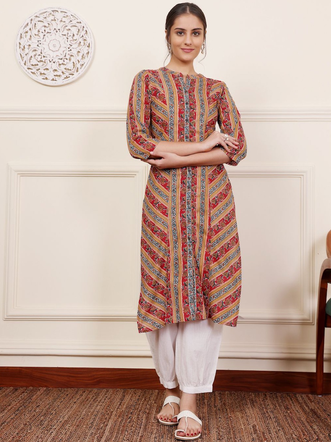 

SAVI Floral Printed Mandarin Collar Machine Weave Pure Cotton Straight Kurta, Red