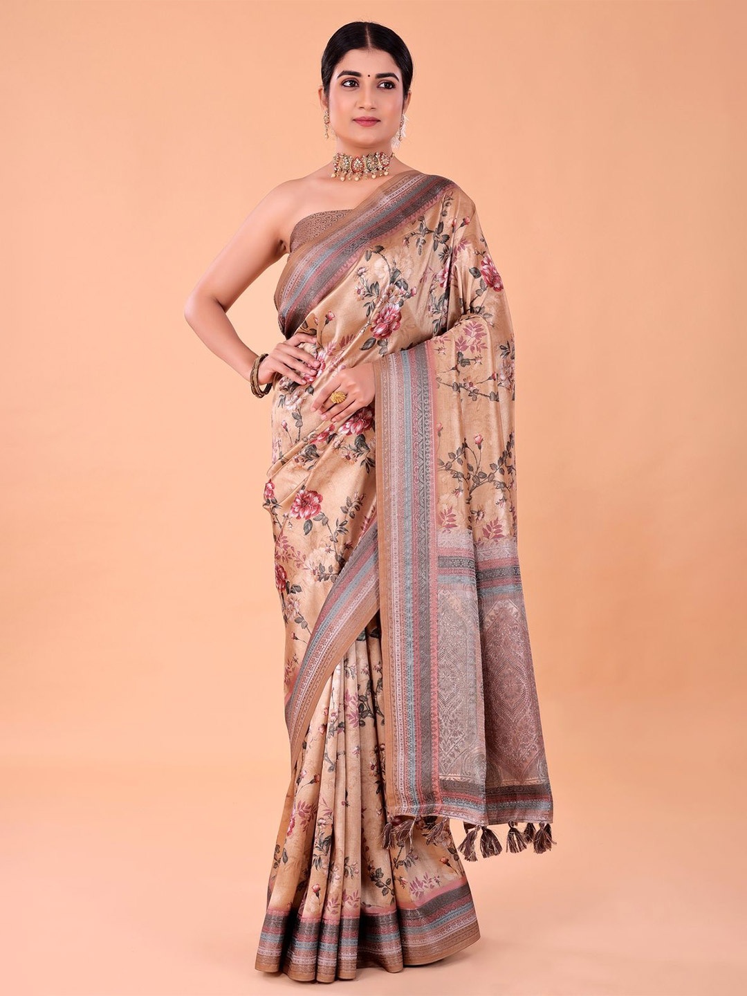 

NAAREE COLLECTION Floral Printed Zari Saree, Cream